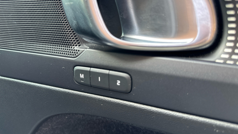 Volvo Xc40 2.0 B4P R DESIGN Pro 5dr Auto Petrol Estate